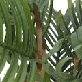 Detailansicht der künstlichen Palmwedel der Kentia Palme