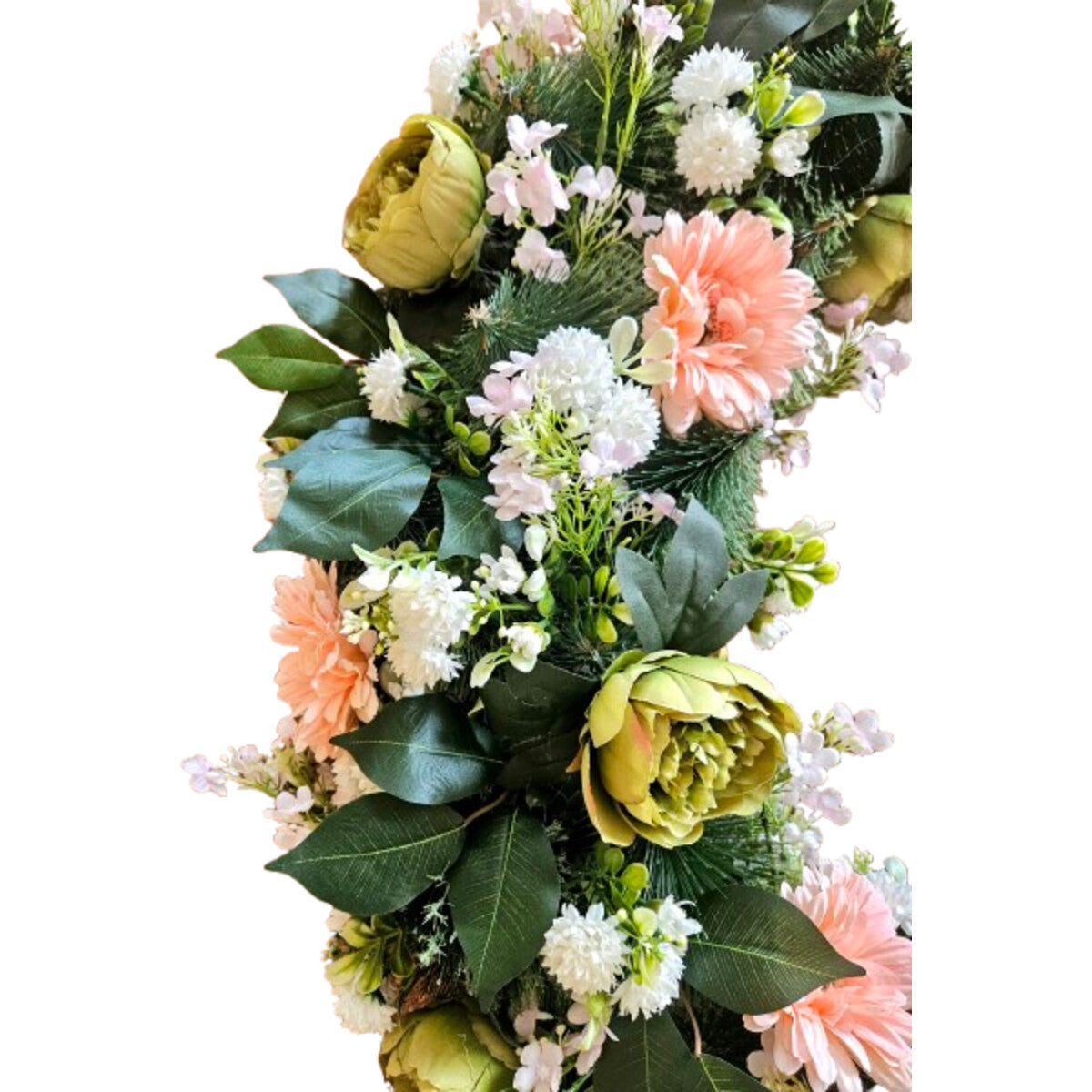 Nahaufnahme des künstlichen Kranzes mit Pfingstrosen und Gerbera in Rosa/Apricot – hochwertige, naturgetreue Seidenblumen.