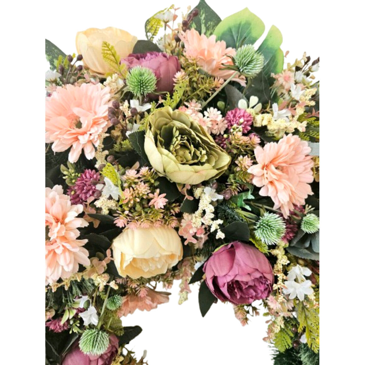 Hochwertiger künstlicher Kranz mit Pfingstrosen, Gerbera und Sedum in Rosa/Apricot – naturgetreue Tür- oder Tischdeko, Frontansicht.
