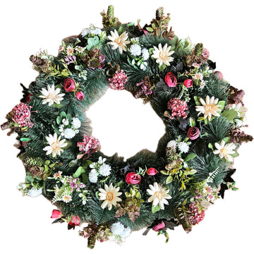 Künstlicher Blumenkranz mit Ranunkeln und Gänseblümchen, Rosa/Weiß – hochwertige, realistische Ganzjahresdeko, Gesamtansicht.