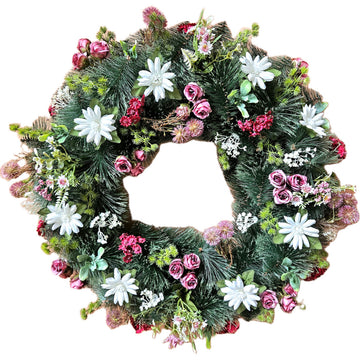Naturgetreuer künstlicher Kranz aus Rosen, Gänseblümchen und Disteln, Rosa/Weiß – dichter, hochwertiger Rundkranz, Gesamtansicht.