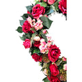 Künstlicher Rosen-Herzkranz in Rot – hochwertige, realistische Seidenblumen, Detail-/Nahaufnahme.