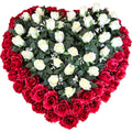 Zweifarbiges Rosen-Herz 80×80 cm, künstlich – elegante, langlebige Dekoration in Rot/Weiß, weitere Ansicht.