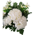 Künstlicher Chrysanthemen-Strauß in Weiß, mit Vase – hochwertige, realistische Seidenblumen, Seiten-/Detailansicht.