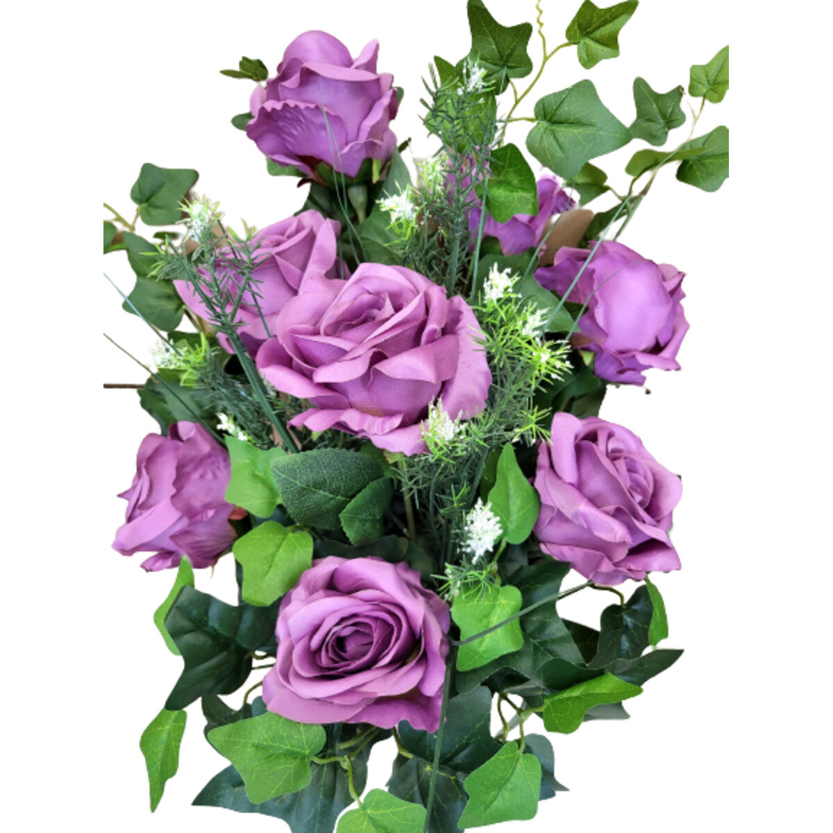 Künstlicher Rosenstrauß in Lila, mit Vase – naturgetreue Seidenrosen und grünes Beiwerk, Nahaufnahme.