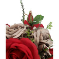 Detailansicht: künstlicher Strauß mit roten und beigen Rosen plus Eukalyptus, mit Vase – edle, pflegeleichte Deko.