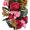 Zusätzliche Ansicht: künstlicher Blumenstrauß in Weinrot mit Pfingstrosen, Hortensien und Disteln, mit Vase – edle Tischdekoration.
