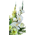 Detailansicht: weiße Gladiolen, Rosen und Gänseblümchen im künstlichen Strauß, mit Vase – hochwertige Seidenblumen.